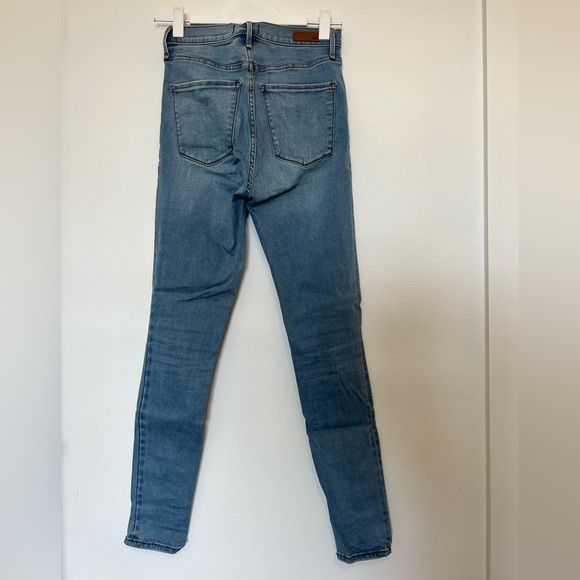 A&F Ripped Ultra High Rise Super Skinny Jean - Picture 5 of 7